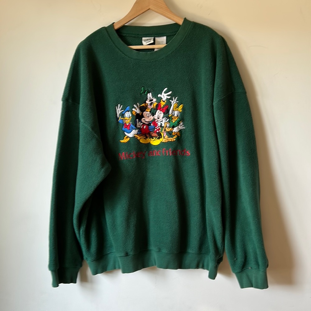 Vintage Disney store Mickey and friends embroidered sweatshirt size XL
